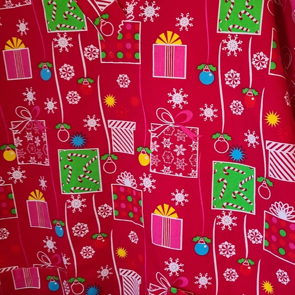 (2001) The Scrub Company Christmas Hospital Scrubs, Color: Red Size: Large - Picture 4 of 7